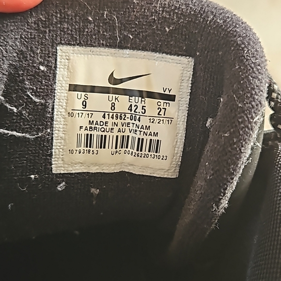 Nike Black Athletic Shoes - Picture 4 of 7